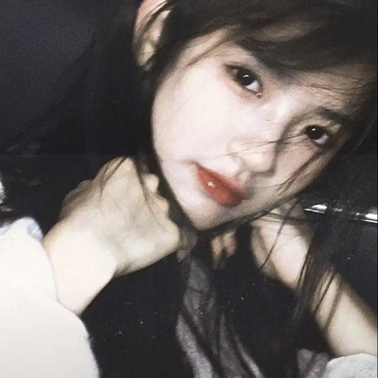 拿针的女孩